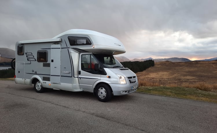 Familie 6-persoons Hymer alkoof uit 2007