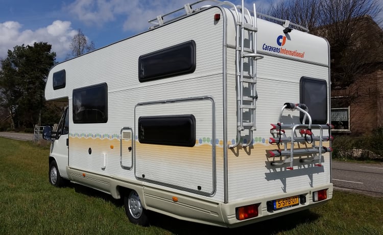 Camping-car familial spacieux et confortable pour 6 personnes 2.8TDI