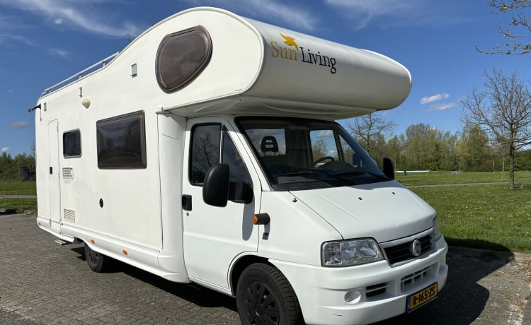 4 persoons Sun Living alkoofcamper uit 2004