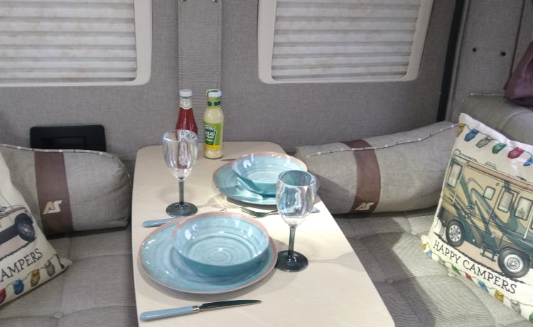 Roxie – Atemberaubender Peugeot Warwick Duo Camper mit 2 Schlafplätzen und allem Luxus