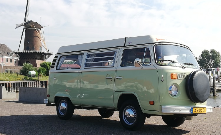 T2 Westfalia uit 1978 – Entspannen Sie im 70er-Jahre-Stil.