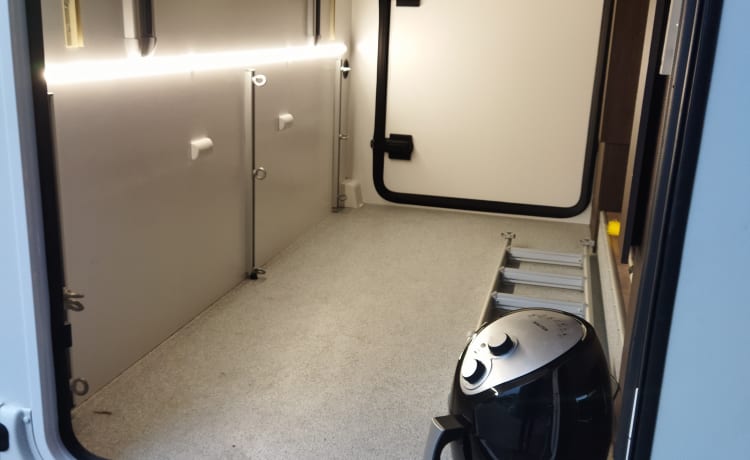 Vrijheid – Luxus Benimar Cocoon 496 Automatik Wohnmobil 4 Personen