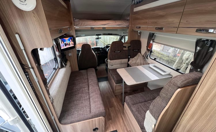 Shirley – The Perfect Family Motorhome