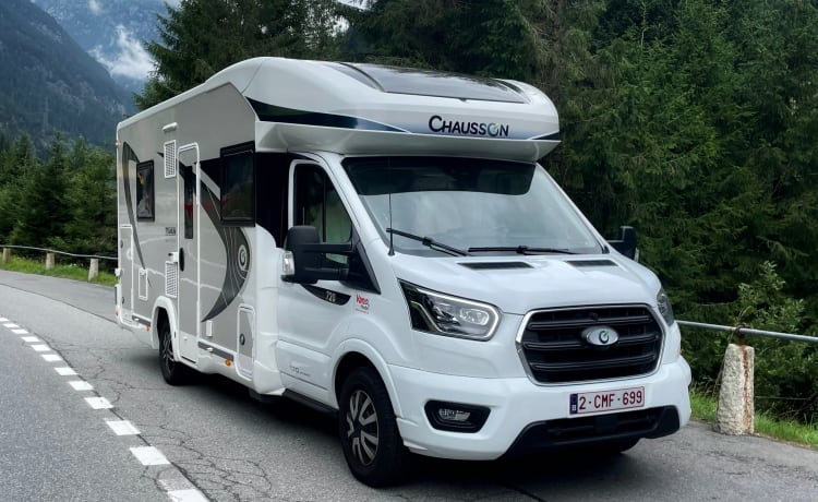 Chausson 720 Nordic edition semi intégral avec lit superposé arrière