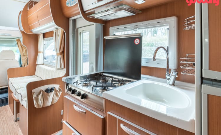 Toller und luxuriöser Camper für 4–6 Personen (Etagenbett und Ofen)