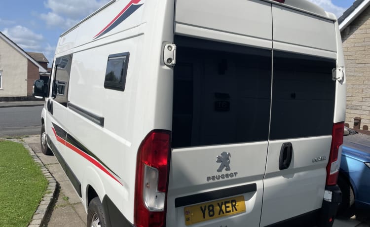 Yasmin (le Boxer!) – 3 berth 2020 Peugeot Boxer (with 2024 professional conversion)