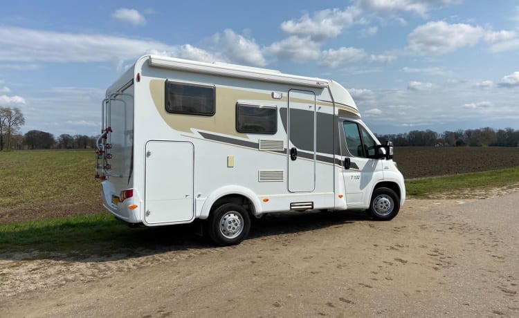 Camping-car luxueux, moderne et compact