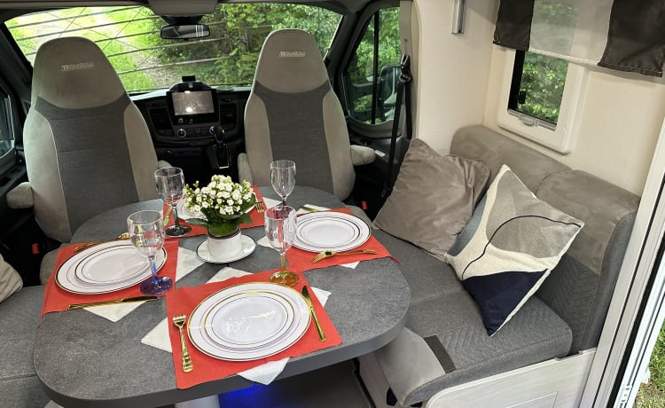 Dolphin  – Luxe camper met 4 slaapplaatsen