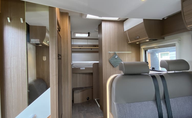 4P Luxe Carado Camper uit 2020 van alle gemakken voorzien