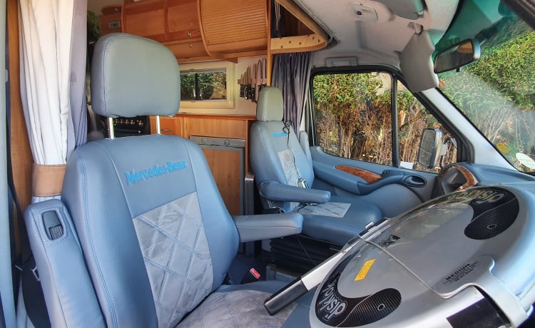 Mabel – 6-persoons Mercedes Auto-Trail