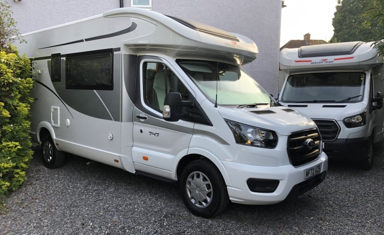 Roller Motorhome hire 747 – Roller Team 747 6 traversine/6 cinghie