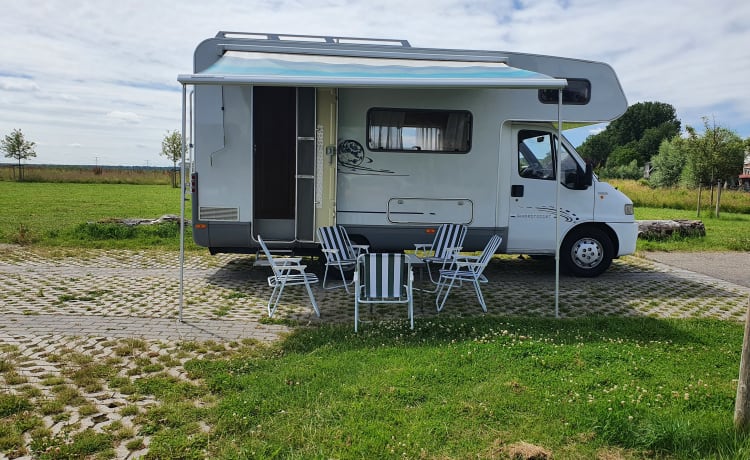 Nice 5 person Dethleffs alcove camper.