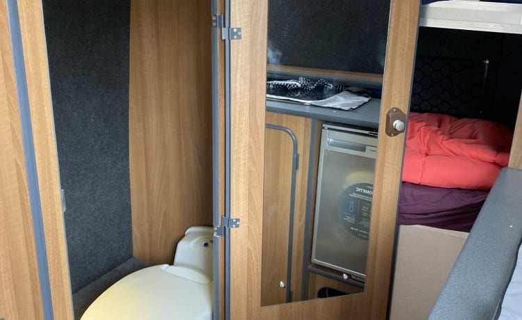 Katiecampervan  – Camper Mercedes-Benz 4 posti letto del 2014