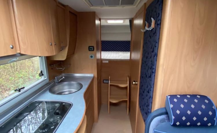 IB – Neat 4 person Bürstner integral camper