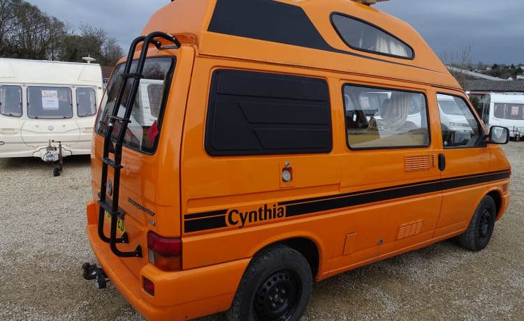 Cynthia – Cynthia, unser unverschämt orangefarbener VW-Camper