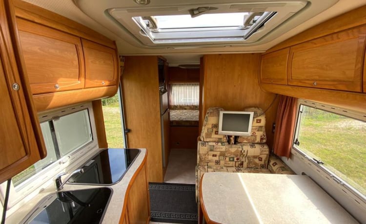 Chausson Allegro 68 très soigné, luxueux et complet avec 4 couchages.