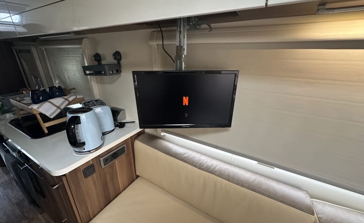 Merther – 6 berth Roller Team 746 