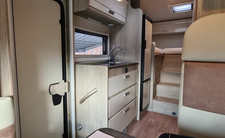 Dolly – Luxury camper with plenty of storage space.