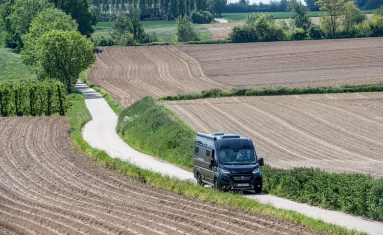 The Black Pearl – Campervan "VANTourer 630L"