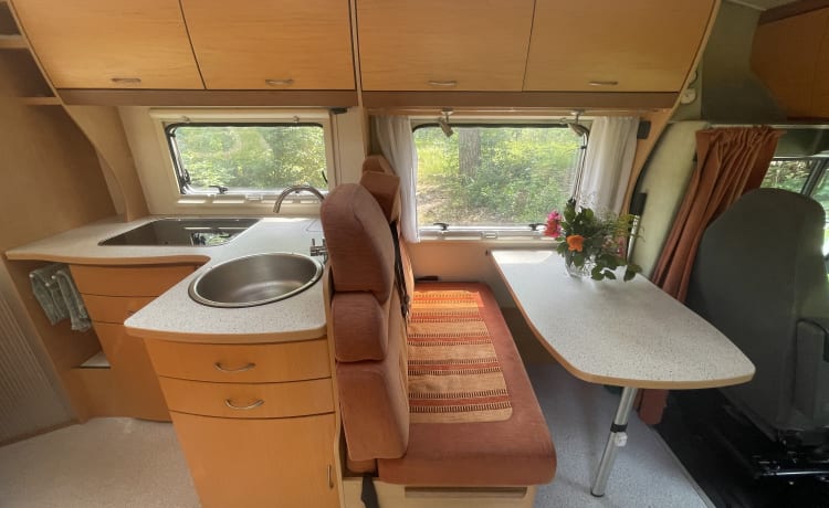 Blitzkikker – Spacious semi-integrated with all comforts