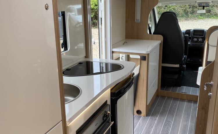 Discovery  – Discovery - 5 berth motorhome