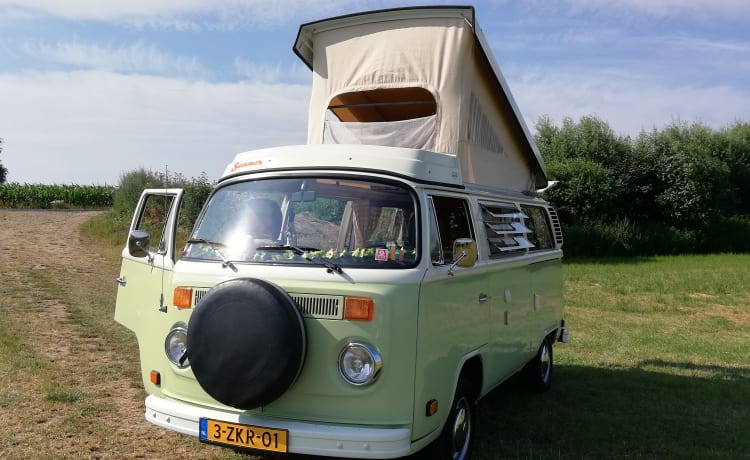 T2 Westfalia uit 1978 – Entspannen Sie im 70er-Jahre-Stil.