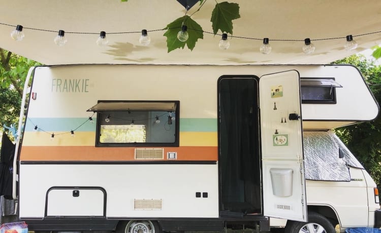 Frankie – Vintage Mitsubishi L300 - Camping with this beautiful tiny house on wheels