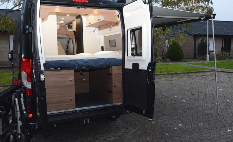 Black Beauty – Camping-car de luxe Pilote pour 2 personnes