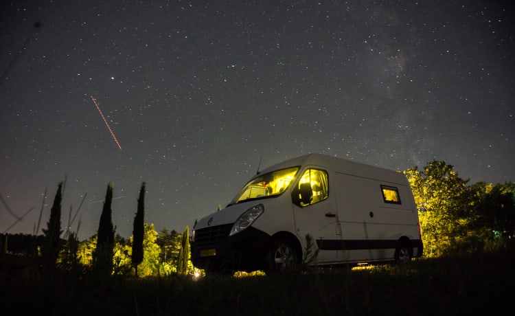 Vanneke – Veelzijdige camperbus met groot bed