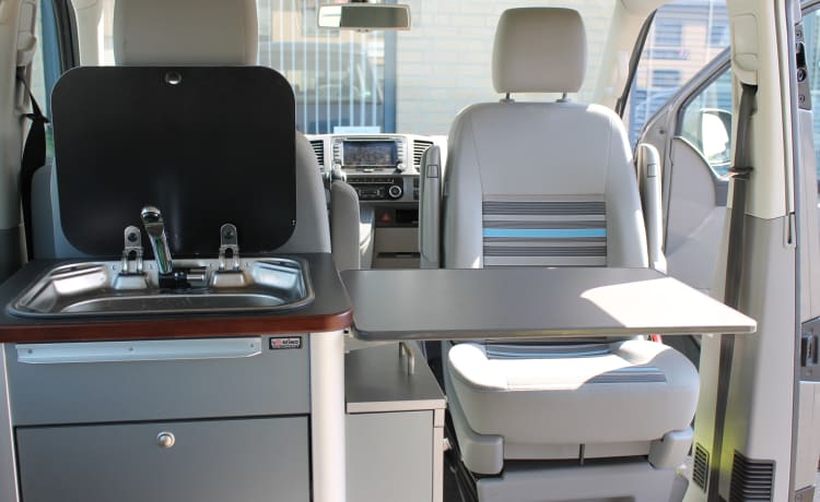 Wonderfully luxurious VW T5 California Beach Automatic