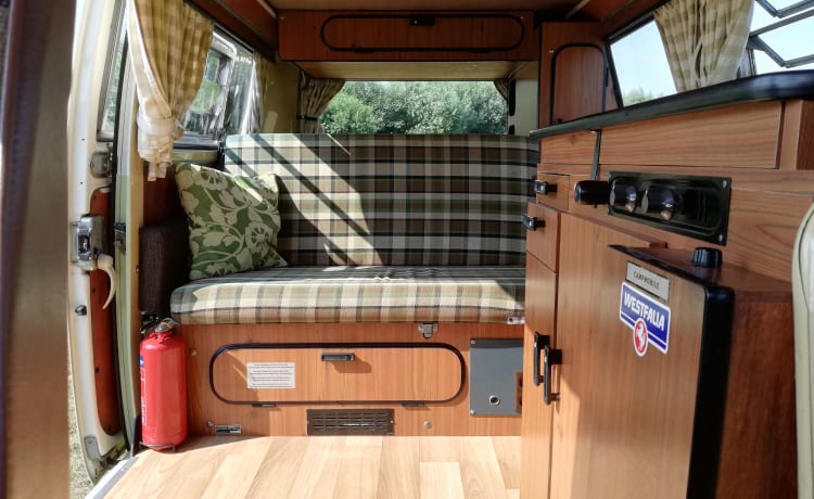 T2 Westfalia uit 1978 – Détendez-vous dans le style des années 70.