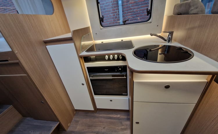 Carado T338 - Ruime en luxe 4 persoons camper