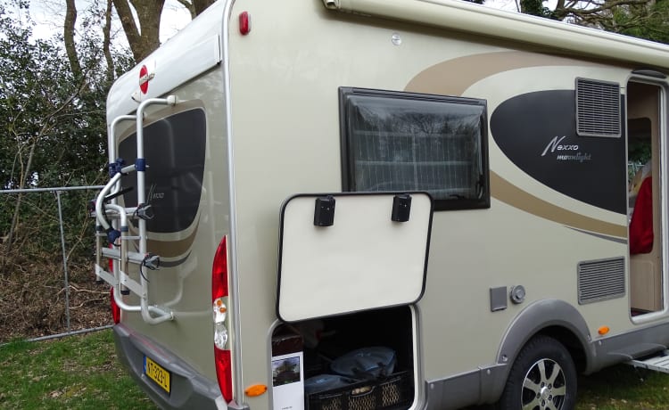 Moonlight – Camper semi-integrato Bürstner meravigliosamente confortevole