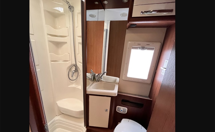 4p Luxe & ruime halfintegraal camper uit 2014