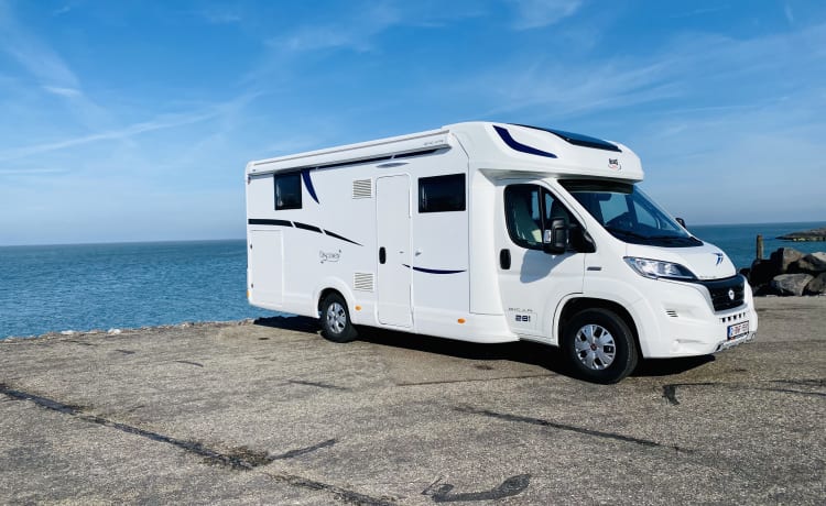 Louis – Brand new, spacious 4-person mobile home