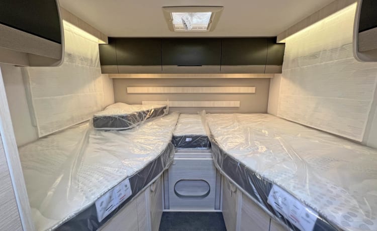 Skye – Prêt pour l'hiver Tout neuf 2023 Chausson 777GA Ultimate 4 couchettes