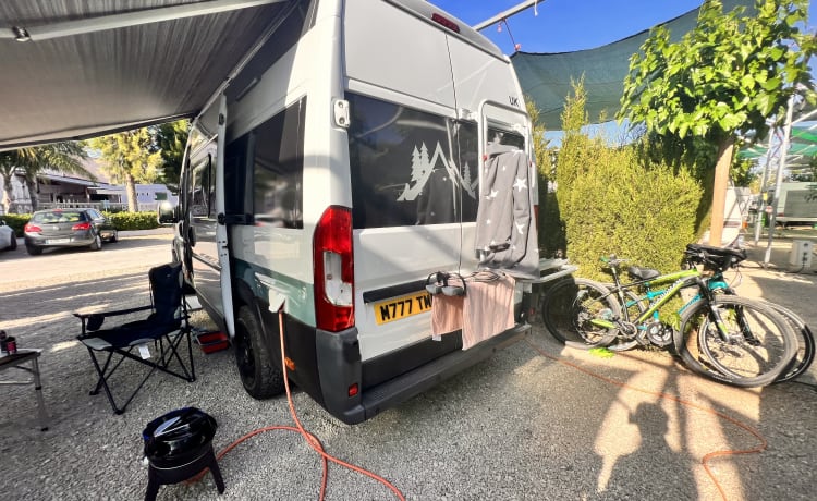 Trekker – Peugeot Boxer Electric Bed/Lithium powered/off-grid  2Berth