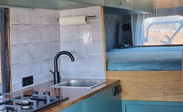 LUER ADVENTURES – Beautiful complete Citroen bus camper