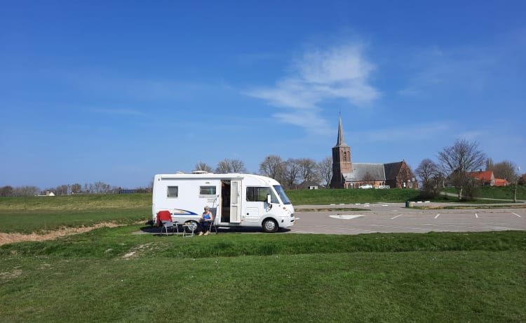 Onze ruime en lichte 4 p Bürstner integraal camper