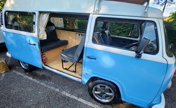 Bonita – VW T2 Bay window camper Bonita the Blue Bay :-) 