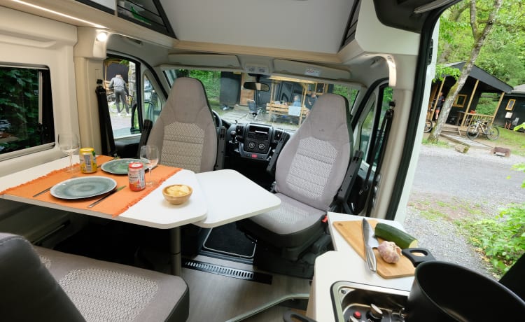 ViniVan – 2021 Adria twin bus camper pannello solare extra pesante