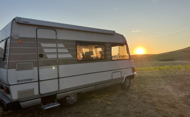 Lucky 88 – Panaromic view, spatious Hymer fully equiped