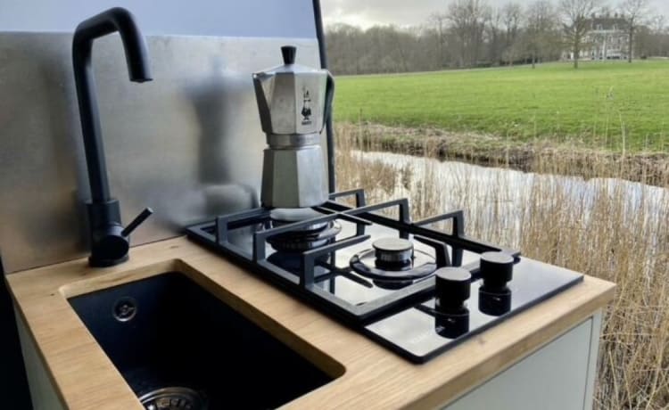 Renault Master self-build offgrid camper van