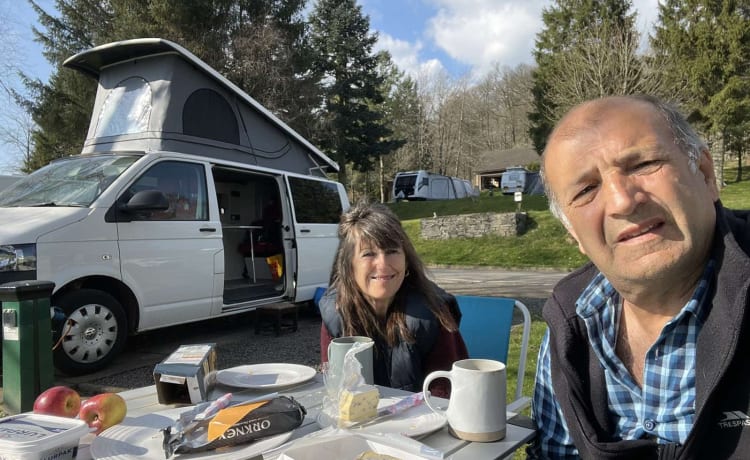 Morag – CAMPERVAN VW T5 LWB (PICK-UP À ÉDIMBOURG)