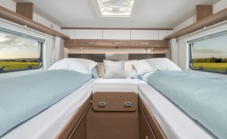 11/20 – 2 berth motorhome with single beds - Automatic