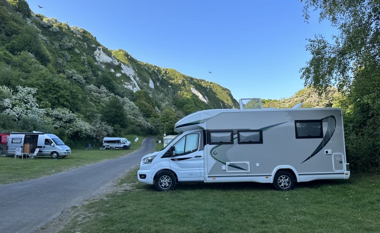 Dolphin  – Luxe camper met 4 slaapplaatsen