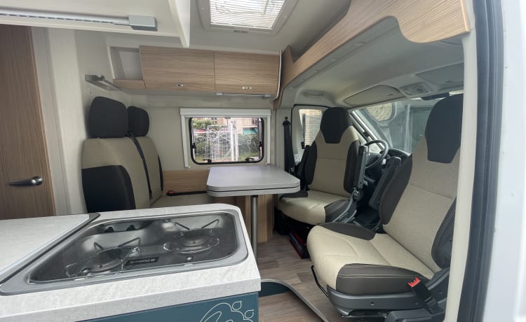 Compact and manoeuvrable KNAUS Boxlife 600 TOP Van