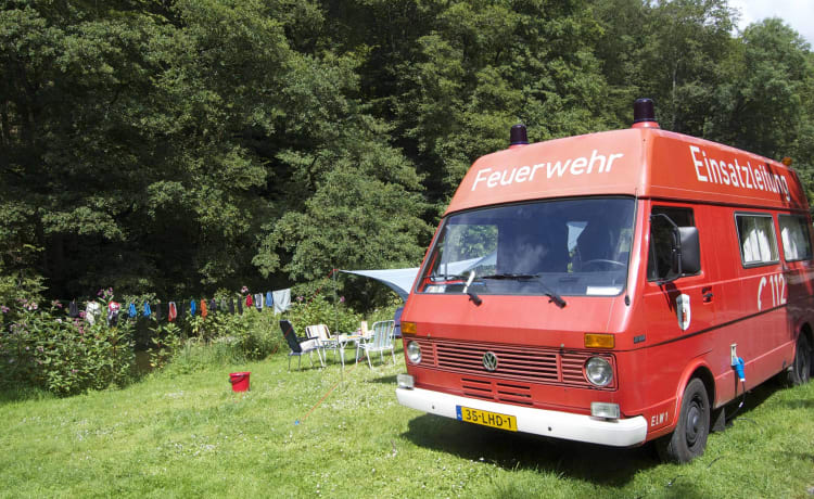 Voormalige commando voertuig van de Duitse brandweer uit 1984.