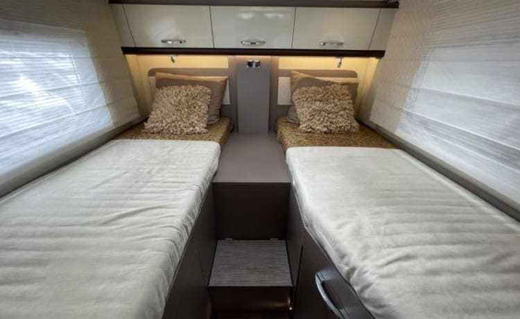 VERY LUXURIOUS Bürstner Lyseo 728 Harmony line single beds + pull-down bed