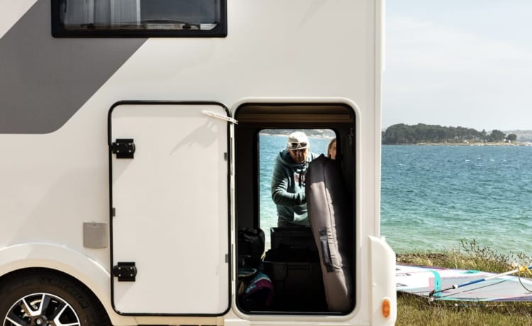 Luxuriöser und kompletter Familiencamper Sun Living S 70 SL für 4 Personen